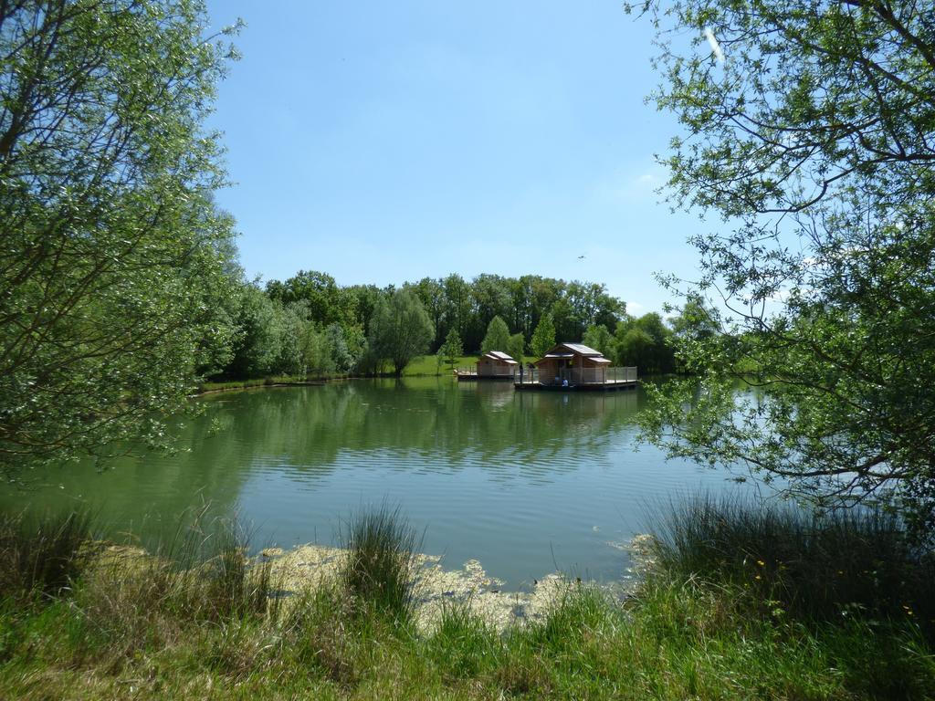Cabanes Flottantes Du Lac De Pelisse Hotel Douzains Exterior foto