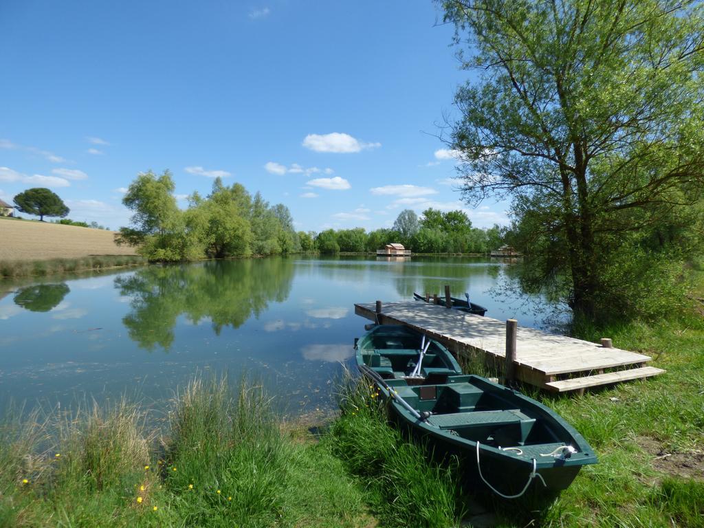 Cabanes Flottantes Du Lac De Pelisse Hotel Douzains Exterior foto