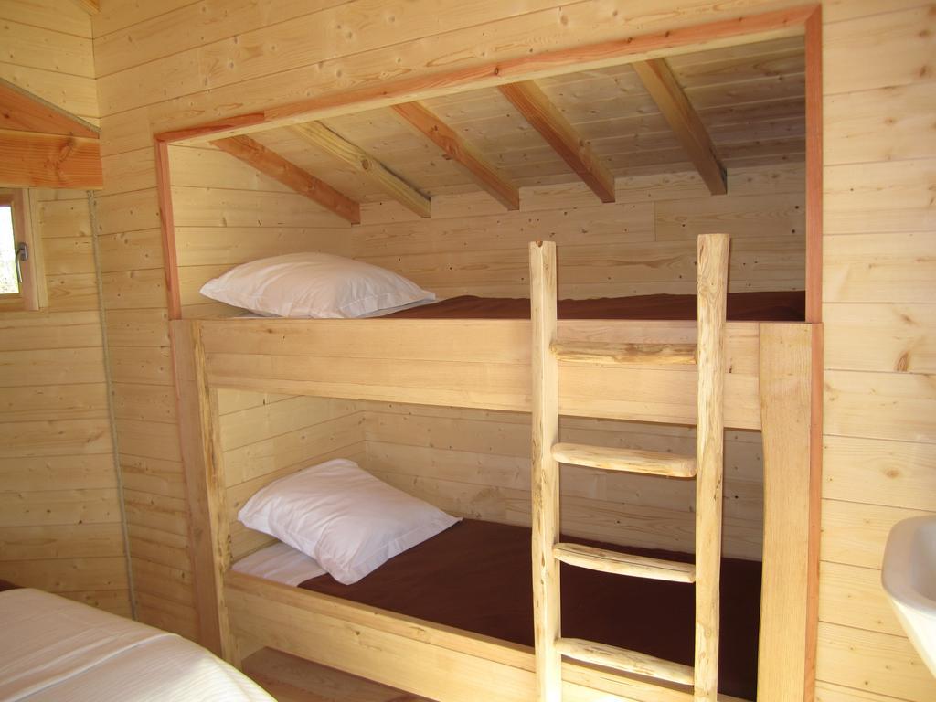 Cabanes Flottantes Du Lac De Pelisse Hotel Douzains Cameră foto